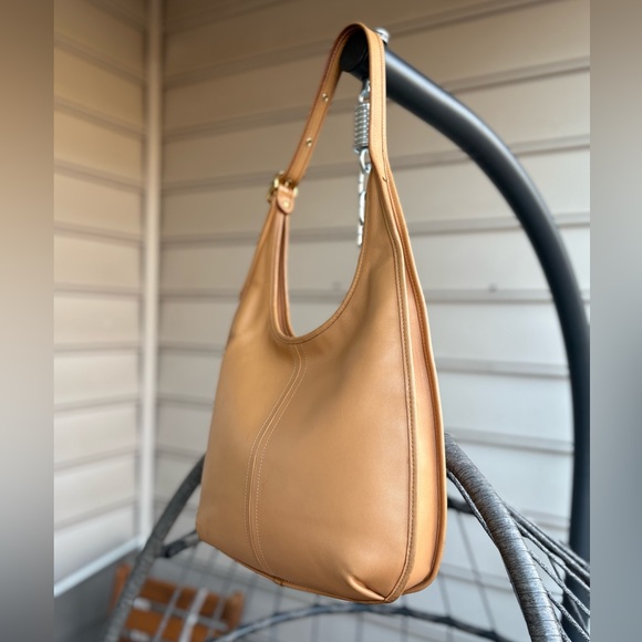 Coach Ergo 33 | 2022 Archive Re-Edition | Glovetanned Leather | Great Condition - Picture 4 of 14